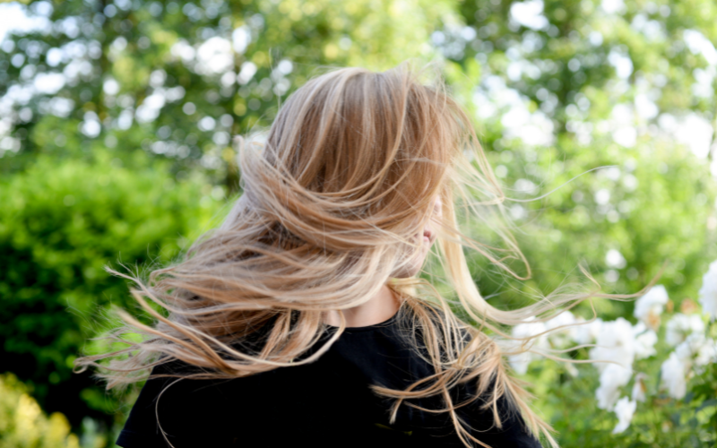 Mieux comprendre la chute de cheveux pour la combattre efficacement